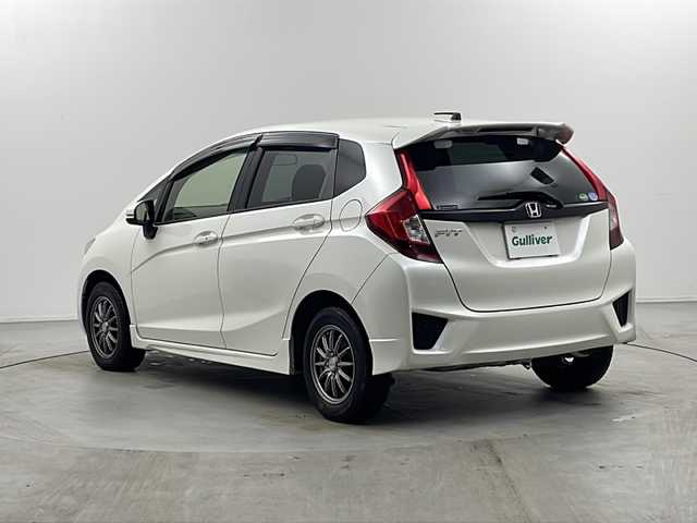ホンダ フィット 13G Sパッケージ 栃木県 2015(平27)年 15.9万km プレミアムホワイトパールⅡ シティブレーキアシスト/純正ナビ/　フルセグ/CD/DVD/AM/FM/SD/BT/バックカメラ/オートライト/フォグランプ/電格ウィンカーミラー/クルーズコントロール/ステアリングスイッチ/パドルシフト/ドライブレコーダー/プッシュスタート/スマートスペアキー/純正リヤスポイラー/純正15インチAW付185/60夏タイヤ車載