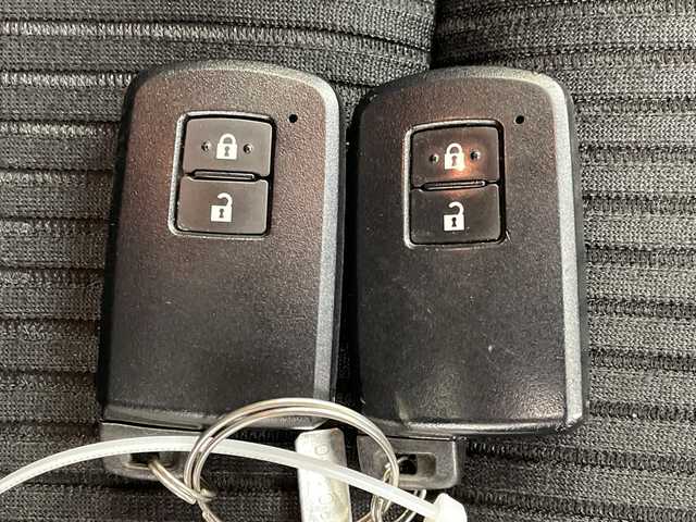 トヨタ プリウス α S チューンブラック Ⅱ 岐阜県 2020(令2)年 4万km ブラックマイカ 純正ナビ/(AM/FM/CD/SD/BT/DVD/フルセグ)/レーダークルーズコントロール/D＋N席シートヒーター/バックカメラ/ビルトインＥＴＣ/オートハイビーム/レーンキープアシスト/スマートキー/プッシュスタート/スペアキー/全席オートＰＷ/革巻きステアリング/ステアリングスイッチ/フォグランプ/純正フロアマット/純正サイドバイザー/純正ＡＷ/取扱説明書/保証書