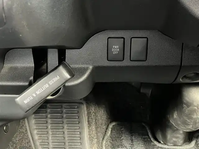 トヨタ ハイエース GL 道南・函館 2015(平27)年 6.3万km ブラックマイカ ・４WD/・社外20インチアルミ/・純正ディーラーOPナビ/・Bluetooth/・DVD.CD.フルセグTV．SD/・社外フリップダウンモニター/・バックカメラ/・左パワースライドドア/・LEDライト/・オートライト/・社外シートカバー/・社外シフトノブ/・社外コンソールボックス/・リアヒーター・リアエアコン/・キーレス