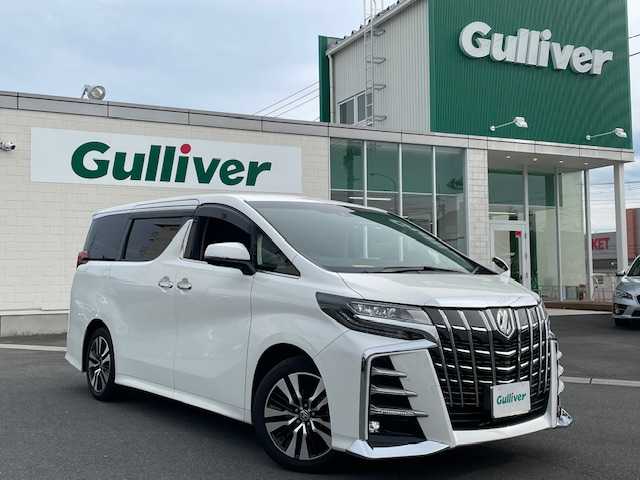 トヨタ アルファード S Cパッケージ 静岡県 2021(令3)年 2.6万km ホワイトパールクリスタルシャイン ●純正ディスプレイオーディオ(ナビ機能付き)/(フルセグ/CD/DVD/Bluetooth)/●レザーシート/●全席パワーシート(運転席シートメモリー付き)/●前席エアシート/●バックカメラ/●レーダークルーズコントロール/●ブラインドスポットモニター/●衝突被害軽減システム/●レーンキープアシスト/●前後コーナーセンサー/●電動パーキングブレーキ/●オートブレーキホールド/●三眼LEDライト＆フォグランプ/●オートライト/●オートマチックハイビーム/●コンビステアリング/●ステアリングヒーター/●ステアリングスイッチ/●ETC/●前方ドライブレコーダー/●デジタルインナーミラー/●電動リアゲート/●100V充電/●純正１８インチアルミホイール/●W＋サイド＋カーテンSRS＋ABS