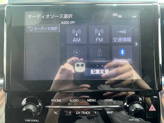 トヨタ アルファード S Cパッケージ 静岡県 2021(令3)年 2.6万km ホワイトパールクリスタルシャイン ●純正ディスプレイオーディオ(ナビ機能付き)/(フルセグ/CD/DVD/Bluetooth)/●レザーシート/●全席パワーシート(運転席シートメモリー付き)/●前席エアシート/●バックカメラ/●レーダークルーズコントロール/●ブラインドスポットモニター/●衝突被害軽減システム/●レーンキープアシスト/●前後コーナーセンサー/●電動パーキングブレーキ/●オートブレーキホールド/●三眼LEDライト＆フォグランプ/●オートライト/●オートマチックハイビーム/●コンビステアリング/●ステアリングヒーター/●ステアリングスイッチ/●ETC/●前方ドライブレコーダー/●デジタルインナーミラー/●電動リアゲート/●100V充電/●純正１８インチアルミホイール/●W＋サイド＋カーテンSRS＋ABS