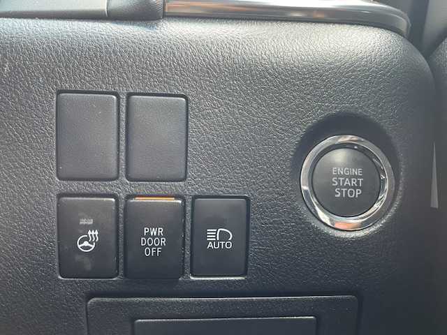 トヨタ アルファード S Cパッケージ 静岡県 2021(令3)年 2.6万km ホワイトパールクリスタルシャイン ●純正ディスプレイオーディオ(ナビ機能付き)/(フルセグ/CD/DVD/Bluetooth)/●レザーシート/●全席パワーシート(運転席シートメモリー付き)/●前席エアシート/●バックカメラ/●レーダークルーズコントロール/●ブラインドスポットモニター/●衝突被害軽減システム/●レーンキープアシスト/●前後コーナーセンサー/●電動パーキングブレーキ/●オートブレーキホールド/●三眼LEDライト＆フォグランプ/●オートライト/●オートマチックハイビーム/●コンビステアリング/●ステアリングヒーター/●ステアリングスイッチ/●ETC/●前方ドライブレコーダー/●デジタルインナーミラー/●電動リアゲート/●100V充電/●純正１８インチアルミホイール/●W＋サイド＋カーテンSRS＋ABS