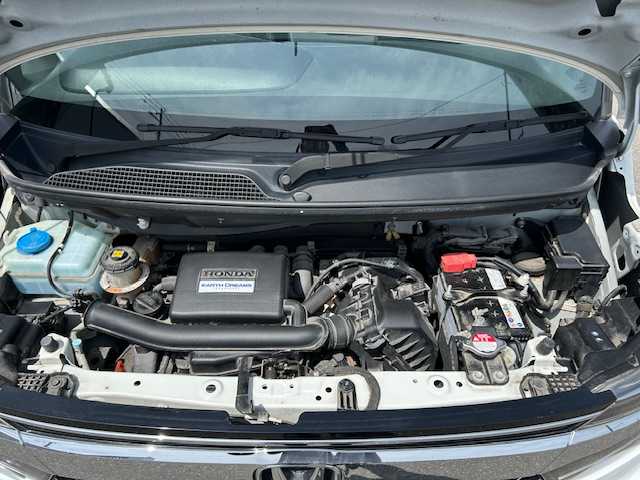 ホンダ Ｎ ＢＯＸ カスタム G L ホンダセンシング 道東・釧路十勝 2019(平31)年 2.1万km プラチナホワイトパール 4WD/純正メモリーナビ/  (DVD/CD/フルセグTV/Bluetooth)/バックカメラ/ホンダセンシング/  衝突軽減ブレーキ(CMBS)/  誤発進抑制機能/  歩行者事故低減ステアリング/  路外逸脱抑制機能/  アダプティブクルーズコントロール(ACC)/  車線維持支援システム(LKAS)/  先行車発進お知らせ機能/  標識認識機能/  後方誤発進抑制機能/  オートハイビーム/LEDヘッドライト/フォグライト/片側パワースライドドア/前席シートヒーター/ウィンカーミラー/電動格納ミラー/ミラーヒーター/ビルトインETC/USBソケット/横滑り防止装置/純正フロアマット/ロールサンシェード(スライド両側)/シーケンシャルウィンカー/8スピーカー/ドライブレコーダー/運転席シートリフター/純正キーレス一体型エンジンスターター/スマートキー/エンジンプッシュスタート/保証書/社外14インチアルミホイール