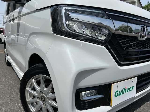 ホンダ Ｎ ＢＯＸ カスタム G L ホンダセンシング 道東・釧路十勝 2019(平31)年 2.1万km プラチナホワイトパール 4WD/純正メモリーナビ/  (DVD/CD/フルセグTV/Bluetooth)/バックカメラ/ホンダセンシング/  衝突軽減ブレーキ(CMBS)/  誤発進抑制機能/  歩行者事故低減ステアリング/  路外逸脱抑制機能/  アダプティブクルーズコントロール(ACC)/  車線維持支援システム(LKAS)/  先行車発進お知らせ機能/  標識認識機能/  後方誤発進抑制機能/  オートハイビーム/LEDヘッドライト/フォグライト/片側パワースライドドア/前席シートヒーター/ウィンカーミラー/電動格納ミラー/ミラーヒーター/ビルトインETC/USBソケット/横滑り防止装置/純正フロアマット/ロールサンシェード(スライド両側)/シーケンシャルウィンカー/8スピーカー/ドライブレコーダー/運転席シートリフター/純正キーレス一体型エンジンスターター/スマートキー/エンジンプッシュスタート/保証書/社外14インチアルミホイール