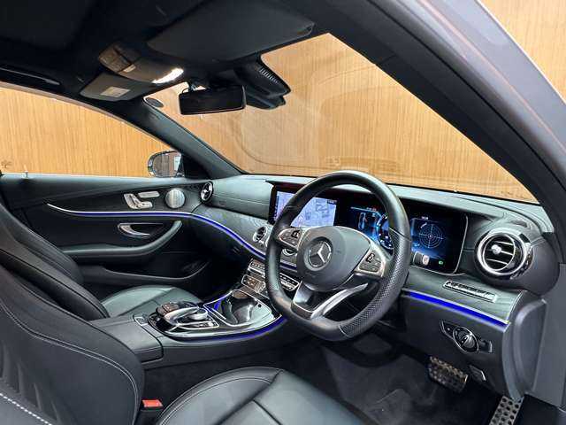 メルセデス・ベンツ Ｅ２２０ｄ アバンギャルド AMGライン 千葉県 2018(平30)年 2.1万km イリジウムシルバー エクスクルーシブＰＫＧ　/パノラマＳＲ　/ＡＣＣ　/黒革　/ナビ　/ＴＶ　/Ｂｌｕｅｔｏｏｔｈ　/３６０°　/Ｂｕｒｍｅｓｔｅｒサウンド　/アンビエントライト　/シートＨ　/電動トランク　/ＨＵＤ　/衝突軽減Ｂ　/ＢＳＭ　/ＬＫＡ