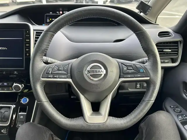 日産 セレナ e－パワー ハイウェイスター V 和歌山県 2020(令2)年 6万km マルーンレッド 純正10インチナビ/（BT/CD/DVD）/フルセグTV/全方位カメラ/横滑り防止/レーンキープアシスト/衝突被害軽減ブレーキ/プロパイロット/オートライト/フリップダウンモニター/前後ドラレコ/ビルトインETC/両側パワスラ/ハンズフリーオートスライド/前席シートヒーター/ステアリングヒーター/ステアリングリモコン/純正フロアマット/純正16インチアルミ