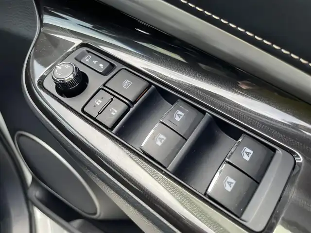 トヨタ ハリアー プレミアム 石川県 2017(平29)年 8.4万km ホワイトパールクリスタルシャイン ワンオーナー/純正9型ナビ/フルセグTV/バックカメラ/トヨタセーフティセンス/レーダークルーズ/パワーバックドア/ETC/スマートキー/プッシュスタート/電動ミラー/三眼LEDライト/純正アルミホイール/ハーフレザーシート/保証書