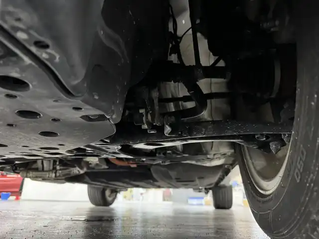 ホンダ ヴェゼル ハイブリッド Z ホンダセンシング 三重県 2016(平28)年 5.8万km ホワイトオーキッドパール ハイブリッド/FF/i-DCD（MTモード付フロア7DCT）/純正 8インチナビ VXM-175VFEi/（CD/DVD/FM/AM/TV/Music Rack/iPod/SD/USB/Bluetooth/Apple CarPlay/VTR）/ALPINE 9インチ後席モニター TMX-RM905/バックカメラ/ドライブレコーダー 前方/ビルトイン ETC/Honda SENSING/・衝突軽減ブレーキ［CMBS］/・車線維持支援システム［LKAS］/・アダプティブクルーズコントロール［ACC］/・路外逸脱抑制機能/・標識認識機能/・先行車発進お知らせ機能/・リアクティブフォースペダル［RFP］/装備/・ハーフレザーシート/・シートヒーター（D/N）/・左右独立オートエアコン/・雨滴検知オートワイパー/・パドルシフト/・電子パーキングブレーキ＋オートブレーキホールド/・ルームミラー型レーダー探知機/・熱線入りフロントワイパー/・ステアリングスイッチ/・後席チップアップ機能/・純正17inAW/・保/取/・スマートキー/など