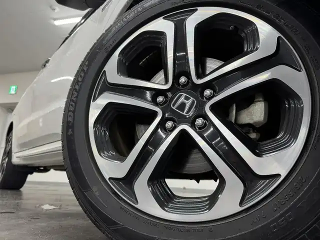 ホンダ ヴェゼル ハイブリッド Z ホンダセンシング 三重県 2016(平28)年 5.8万km ホワイトオーキッドパール ハイブリッド/FF/i-DCD（MTモード付フロア7DCT）/純正 8インチナビ VXM-175VFEi/（CD/DVD/FM/AM/TV/Music Rack/iPod/SD/USB/Bluetooth/Apple CarPlay/VTR）/ALPINE 9インチ後席モニター TMX-RM905/バックカメラ/ドライブレコーダー 前方/ビルトイン ETC/Honda SENSING/・衝突軽減ブレーキ［CMBS］/・車線維持支援システム［LKAS］/・アダプティブクルーズコントロール［ACC］/・路外逸脱抑制機能/・標識認識機能/・先行車発進お知らせ機能/・リアクティブフォースペダル［RFP］/装備/・ハーフレザーシート/・シートヒーター（D/N）/・左右独立オートエアコン/・雨滴検知オートワイパー/・パドルシフト/・電子パーキングブレーキ＋オートブレーキホールド/・ルームミラー型レーダー探知機/・熱線入りフロントワイパー/・ステアリングスイッチ/・後席チップアップ機能/・純正17inAW/・保/取/・スマートキー/など