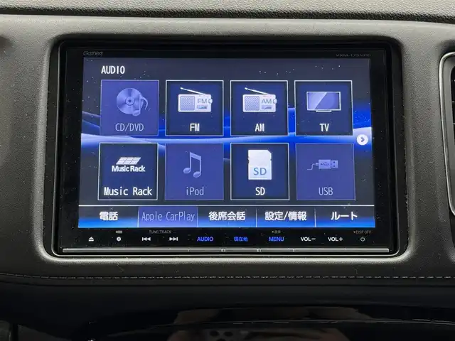 ホンダ ヴェゼル ハイブリッド Z ホンダセンシング 三重県 2016(平28)年 5.8万km ホワイトオーキッドパール ハイブリッド/FF/i-DCD（MTモード付フロア7DCT）/純正 8インチナビ VXM-175VFEi/（CD/DVD/FM/AM/TV/Music Rack/iPod/SD/USB/Bluetooth/Apple CarPlay/VTR）/ALPINE 9インチ後席モニター TMX-RM905/バックカメラ/ドライブレコーダー 前方/ビルトイン ETC/Honda SENSING/・衝突軽減ブレーキ［CMBS］/・車線維持支援システム［LKAS］/・アダプティブクルーズコントロール［ACC］/・路外逸脱抑制機能/・標識認識機能/・先行車発進お知らせ機能/・リアクティブフォースペダル［RFP］/装備/・ハーフレザーシート/・シートヒーター（D/N）/・左右独立オートエアコン/・雨滴検知オートワイパー/・パドルシフト/・電子パーキングブレーキ＋オートブレーキホールド/・ルームミラー型レーダー探知機/・熱線入りフロントワイパー/・ステアリングスイッチ/・後席チップアップ機能/・純正17inAW/・保/取/・スマートキー/など