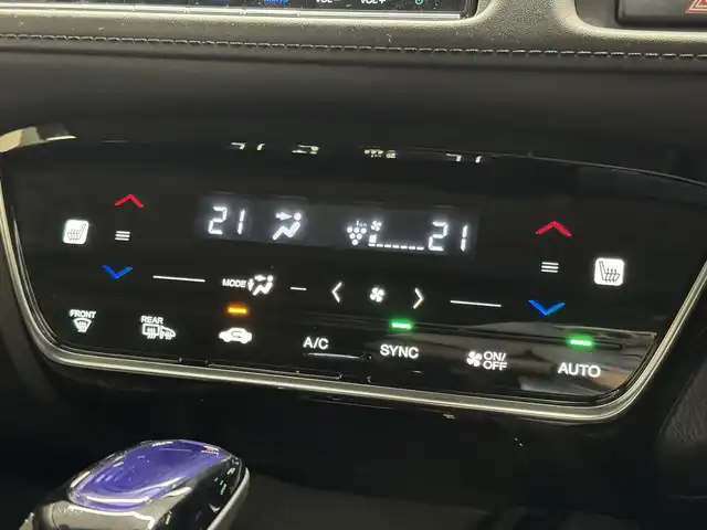 ホンダ ヴェゼル ハイブリッド Z ホンダセンシング 三重県 2016(平28)年 5.8万km ホワイトオーキッドパール ハイブリッド/FF/i-DCD（MTモード付フロア7DCT）/純正 8インチナビ VXM-175VFEi/（CD/DVD/FM/AM/TV/Music Rack/iPod/SD/USB/Bluetooth/Apple CarPlay/VTR）/ALPINE 9インチ後席モニター TMX-RM905/バックカメラ/ドライブレコーダー 前方/ビルトイン ETC/Honda SENSING/・衝突軽減ブレーキ［CMBS］/・車線維持支援システム［LKAS］/・アダプティブクルーズコントロール［ACC］/・路外逸脱抑制機能/・標識認識機能/・先行車発進お知らせ機能/・リアクティブフォースペダル［RFP］/装備/・ハーフレザーシート/・シートヒーター（D/N）/・左右独立オートエアコン/・雨滴検知オートワイパー/・パドルシフト/・電子パーキングブレーキ＋オートブレーキホールド/・ルームミラー型レーダー探知機/・熱線入りフロントワイパー/・ステアリングスイッチ/・後席チップアップ機能/・純正17inAW/・保/取/・スマートキー/など