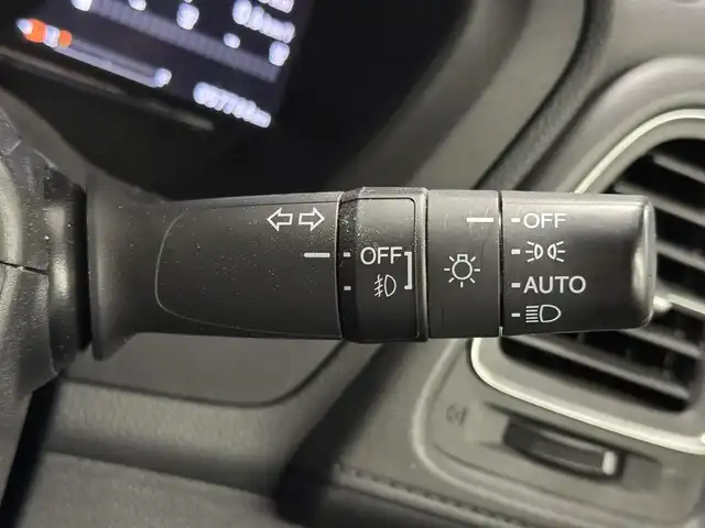 ホンダ ヴェゼル ハイブリッド Z ホンダセンシング 三重県 2016(平28)年 5.8万km ホワイトオーキッドパール ハイブリッド/FF/i-DCD（MTモード付フロア7DCT）/純正 8インチナビ VXM-175VFEi/（CD/DVD/FM/AM/TV/Music Rack/iPod/SD/USB/Bluetooth/Apple CarPlay/VTR）/ALPINE 9インチ後席モニター TMX-RM905/バックカメラ/ドライブレコーダー 前方/ビルトイン ETC/Honda SENSING/・衝突軽減ブレーキ［CMBS］/・車線維持支援システム［LKAS］/・アダプティブクルーズコントロール［ACC］/・路外逸脱抑制機能/・標識認識機能/・先行車発進お知らせ機能/・リアクティブフォースペダル［RFP］/装備/・ハーフレザーシート/・シートヒーター（D/N）/・左右独立オートエアコン/・雨滴検知オートワイパー/・パドルシフト/・電子パーキングブレーキ＋オートブレーキホールド/・ルームミラー型レーダー探知機/・熱線入りフロントワイパー/・ステアリングスイッチ/・後席チップアップ機能/・純正17inAW/・保/取/・スマートキー/など