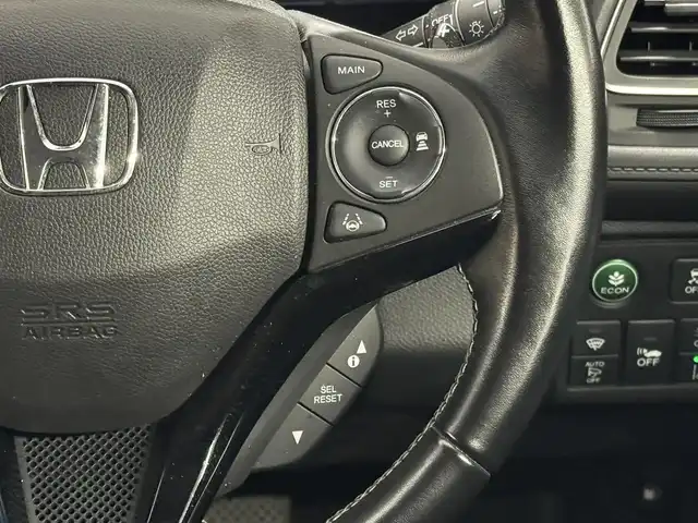 ホンダ ヴェゼル ハイブリッド Z ホンダセンシング 三重県 2016(平28)年 5.8万km ホワイトオーキッドパール ハイブリッド/FF/i-DCD（MTモード付フロア7DCT）/純正 8インチナビ VXM-175VFEi/（CD/DVD/FM/AM/TV/Music Rack/iPod/SD/USB/Bluetooth/Apple CarPlay/VTR）/ALPINE 9インチ後席モニター TMX-RM905/バックカメラ/ドライブレコーダー 前方/ビルトイン ETC/Honda SENSING/・衝突軽減ブレーキ［CMBS］/・車線維持支援システム［LKAS］/・アダプティブクルーズコントロール［ACC］/・路外逸脱抑制機能/・標識認識機能/・先行車発進お知らせ機能/・リアクティブフォースペダル［RFP］/装備/・ハーフレザーシート/・シートヒーター（D/N）/・左右独立オートエアコン/・雨滴検知オートワイパー/・パドルシフト/・電子パーキングブレーキ＋オートブレーキホールド/・ルームミラー型レーダー探知機/・熱線入りフロントワイパー/・ステアリングスイッチ/・後席チップアップ機能/・純正17inAW/・保/取/・スマートキー/など