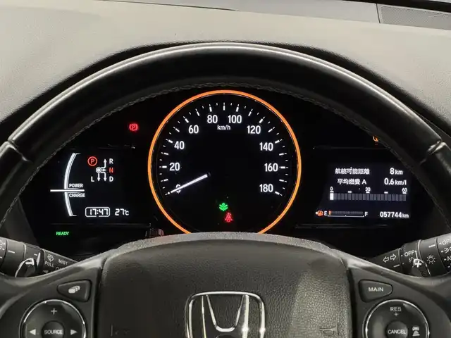 ホンダ ヴェゼル ハイブリッド Z ホンダセンシング 三重県 2016(平28)年 5.8万km ホワイトオーキッドパール ハイブリッド/FF/i-DCD（MTモード付フロア7DCT）/純正 8インチナビ VXM-175VFEi/（CD/DVD/FM/AM/TV/Music Rack/iPod/SD/USB/Bluetooth/Apple CarPlay/VTR）/ALPINE 9インチ後席モニター TMX-RM905/バックカメラ/ドライブレコーダー 前方/ビルトイン ETC/Honda SENSING/・衝突軽減ブレーキ［CMBS］/・車線維持支援システム［LKAS］/・アダプティブクルーズコントロール［ACC］/・路外逸脱抑制機能/・標識認識機能/・先行車発進お知らせ機能/・リアクティブフォースペダル［RFP］/装備/・ハーフレザーシート/・シートヒーター（D/N）/・左右独立オートエアコン/・雨滴検知オートワイパー/・パドルシフト/・電子パーキングブレーキ＋オートブレーキホールド/・ルームミラー型レーダー探知機/・熱線入りフロントワイパー/・ステアリングスイッチ/・後席チップアップ機能/・純正17inAW/・保/取/・スマートキー/など