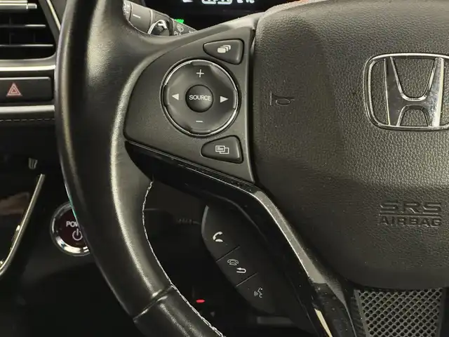 ホンダ ヴェゼル ハイブリッド Z ホンダセンシング 三重県 2016(平28)年 5.8万km ホワイトオーキッドパール ハイブリッド/FF/i-DCD（MTモード付フロア7DCT）/純正 8インチナビ VXM-175VFEi/（CD/DVD/FM/AM/TV/Music Rack/iPod/SD/USB/Bluetooth/Apple CarPlay/VTR）/ALPINE 9インチ後席モニター TMX-RM905/バックカメラ/ドライブレコーダー 前方/ビルトイン ETC/Honda SENSING/・衝突軽減ブレーキ［CMBS］/・車線維持支援システム［LKAS］/・アダプティブクルーズコントロール［ACC］/・路外逸脱抑制機能/・標識認識機能/・先行車発進お知らせ機能/・リアクティブフォースペダル［RFP］/装備/・ハーフレザーシート/・シートヒーター（D/N）/・左右独立オートエアコン/・雨滴検知オートワイパー/・パドルシフト/・電子パーキングブレーキ＋オートブレーキホールド/・ルームミラー型レーダー探知機/・熱線入りフロントワイパー/・ステアリングスイッチ/・後席チップアップ機能/・純正17inAW/・保/取/・スマートキー/など