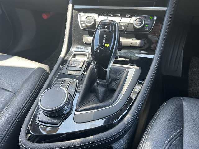ＢＭＷ ２１８ｉ グランツアラー ラグジュアリー 福岡県 2018(平30)年 7万km ミネラルホワイト インテリジェントセーフティ/黒革シート/シートヒーター/ＴＨＵＬＥルーフキャリア/純正ナビ/バックカメラ/ブルートゥース/ＬＥＤライト/オートライト/オートワイパー/パワーバックドア/Ｆ／Ｒフォグランプ/ステアリングスイッチ/純正１７インチＡＷ/ミラー一体型ＥＴＣ