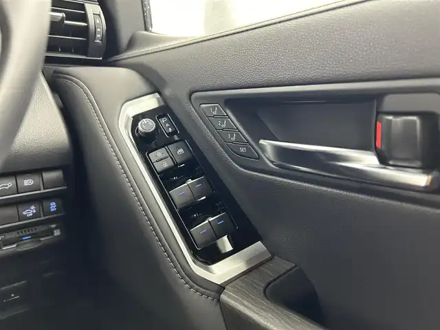 トヨタ ランドクルーザー GRスポーツ 愛知県 2022(令4)年 1.8万km ブラック １２インチディスプレイオーディオ/ＪＢＬサウンドシステム/１１インチリアモニター　/寒冷地仕様　/ルーフレール　/赤黒革シート　/リアＨＤＭＩ　/全方位カメラ　/全席シートヒーター・エアーシート　/ＨＵＤ　/ＢＳＭ　/ＥＴＣ２．０　/ＡＣ１００Ｖ