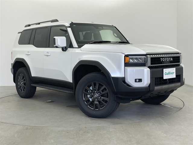 トヨタ ランドクルーザー ２５０ VX 富山県 2024(令6)年 0.4万km プラチナホワイトパールマイカ サンルーフ/純正12.3型ディスプレイオーディオ（AM/FM/BT/USB/HDM/フルセグ）/全方位カメラ/ETC/デジタルインナーミラー/ブラインドスポットモニター/レザーシート/D席パワーシート/シートヒーター/エアシート/衝突被害軽減システム/レーダークルーズコントロール/レーンキープアシスト/コーナーセンサー/横滑り防止装置/純正アルミホイール/純正フロアマット/オートLEDライト/オートマチックハイビーム/フォグライト/オートホールド付電子パーキング/パワーバックドア/革巻きステアリング/ステアリングスイッチ/スマートキー/スペアキー