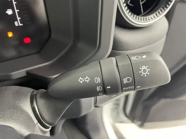 トヨタ ランドクルーザー ２５０ VX 富山県 2024(令6)年 0.4万km プラチナホワイトパールマイカ サンルーフ/純正12.3型ディスプレイオーディオ（AM/FM/BT/USB/HDM/フルセグ）/全方位カメラ/ETC/デジタルインナーミラー/ブラインドスポットモニター/レザーシート/D席パワーシート/シートヒーター/エアシート/衝突被害軽減システム/レーダークルーズコントロール/レーンキープアシスト/コーナーセンサー/横滑り防止装置/純正アルミホイール/純正フロアマット/オートLEDライト/オートマチックハイビーム/フォグライト/オートホールド付電子パーキング/パワーバックドア/革巻きステアリング/ステアリングスイッチ/スマートキー/スペアキー