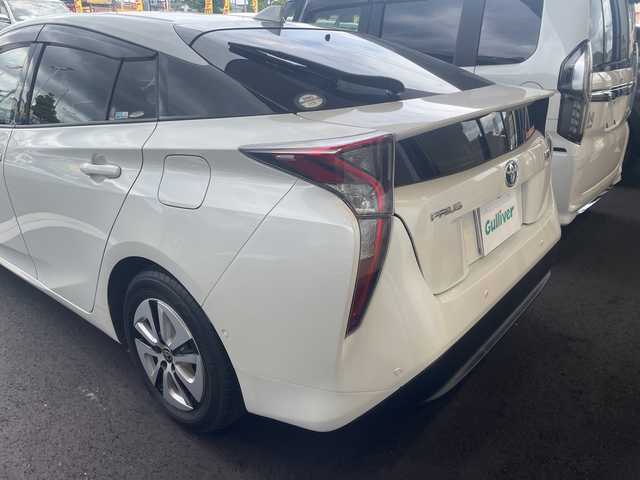 トヨタ プリウス A 愛知県 2017(平29)年 6万km ホワイトパールクリスタルシャイン 純正ナビ/・Bluetooth/・CD/DVD/・フルセグテレビ/・SD音楽録音/バックカメラ/パーキングアシスト/衝突軽減ブレーキ/レーンキープアシスト/オートマチックハイビーム/前後コーナーセンサー/レーダークルーズコントロール/前方ドライブレコーダー/ビルトインETC/LEDヘッドライト