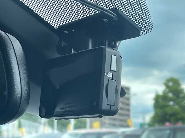 トヨタ プリウス A 愛知県 2017(平29)年 6万km ホワイトパールクリスタルシャイン 純正ナビ/・Bluetooth/・CD/DVD/・フルセグテレビ/・SD音楽録音/バックカメラ/パーキングアシスト/衝突軽減ブレーキ/レーンキープアシスト/オートマチックハイビーム/前後コーナーセンサー/レーダークルーズコントロール/前方ドライブレコーダー/ビルトインETC/LEDヘッドライト