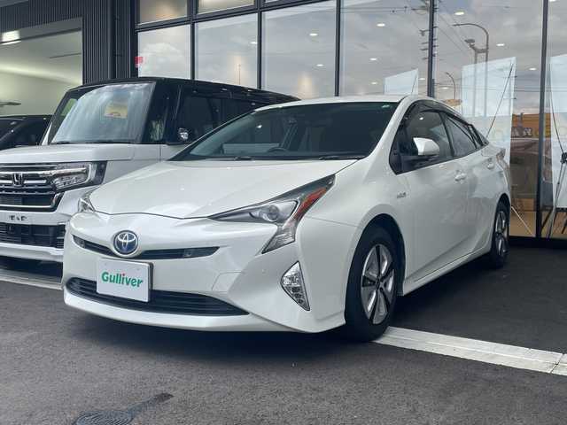 トヨタ プリウス A 愛知県 2017(平29)年 6万km ホワイトパールクリスタルシャイン 純正ナビ/・Bluetooth/・CD/DVD/・フルセグテレビ/・SD音楽録音/バックカメラ/パーキングアシスト/衝突軽減ブレーキ/レーンキープアシスト/オートマチックハイビーム/前後コーナーセンサー/レーダークルーズコントロール/前方ドライブレコーダー/ビルトインETC/LEDヘッドライト