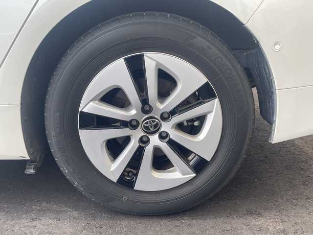 トヨタ プリウス A 愛知県 2017(平29)年 6万km ホワイトパールクリスタルシャイン 純正ナビ/・Bluetooth/・CD/DVD/・フルセグテレビ/・SD音楽録音/バックカメラ/パーキングアシスト/衝突軽減ブレーキ/レーンキープアシスト/オートマチックハイビーム/前後コーナーセンサー/レーダークルーズコントロール/前方ドライブレコーダー/ビルトインETC/LEDヘッドライト