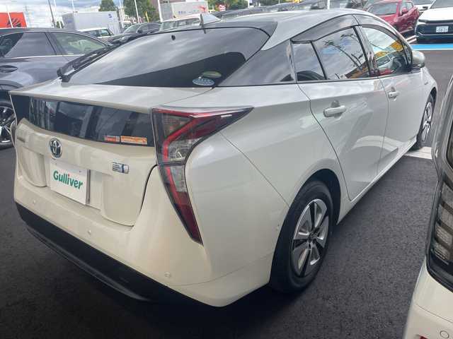 トヨタ プリウス A 愛知県 2017(平29)年 6万km ホワイトパールクリスタルシャイン 純正ナビ/・Bluetooth/・CD/DVD/・フルセグテレビ/・SD音楽録音/バックカメラ/パーキングアシスト/衝突軽減ブレーキ/レーンキープアシスト/オートマチックハイビーム/前後コーナーセンサー/レーダークルーズコントロール/前方ドライブレコーダー/ビルトインETC/LEDヘッドライト