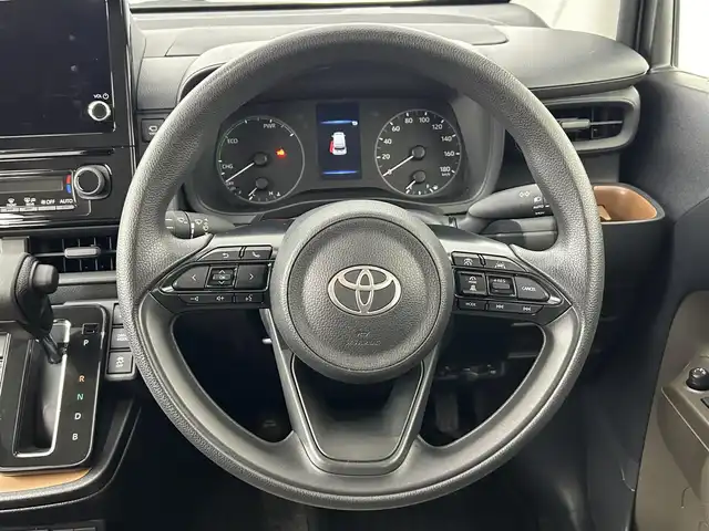 トヨタ シエンタ ハイブリッド G 道央・札幌 2024(令6)年 2.2万km ブラック ・４WD/・寒冷地仕様/・純正8インチディスプレイオーディオ/　BT/USB/Miracast/フルセグ/・バックカメラ/・ビルトインETC/・トヨタセーフティセンス/・PCS/・LDA/・BSM/・PDA/・RCTA/・PKSB/・RSA/・クリアランスソナー/・アダプティブクルーズコントロール/・両側パワースライドドア/・LEDヘッドライト/・ライトレベライザー/・プッシュスタート/・スマートキー/・フロアマット