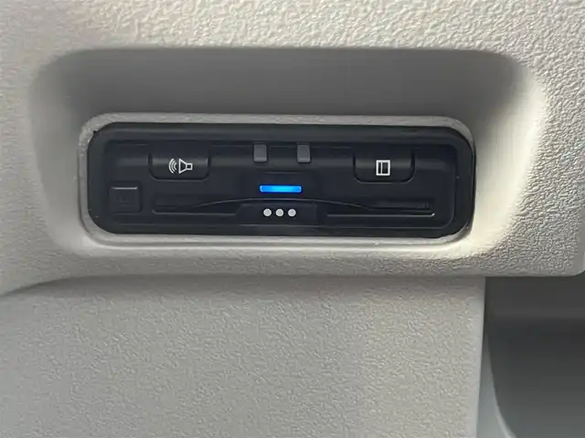 ホンダ Ｎ ＢＯＸ ファッションスタイル 滋賀県 2024(令6)年 0.3万km 黄 純正９インチナビ(CD/DVD/USB/フルセグ/Bluetooth)/両側電動/シートヒーター/ＥＴＣ/バックカメラ/ＬＥＤ/ドライブレコーダー/追従クルーズコントロール/ホンダセンシング/オートライト/コーナーセンサー/電子パーキング/プッシュスタート/スマートキー×2