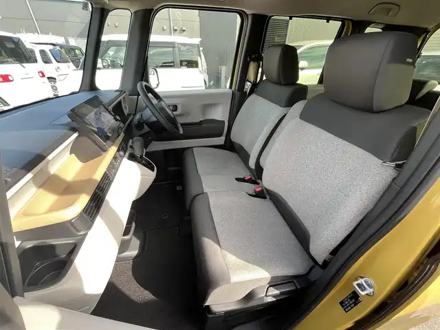 ホンダ Ｎ ＢＯＸ ファッションスタイル 滋賀県 2024(令6)年 0.3万km 黄 純正９インチナビ(CD/DVD/USB/フルセグ/Bluetooth)/両側電動/シートヒーター/ＥＴＣ/バックカメラ/ＬＥＤ/ドライブレコーダー/追従クルーズコントロール/ホンダセンシング/オートライト/コーナーセンサー/電子パーキング/プッシュスタート/スマートキー×2