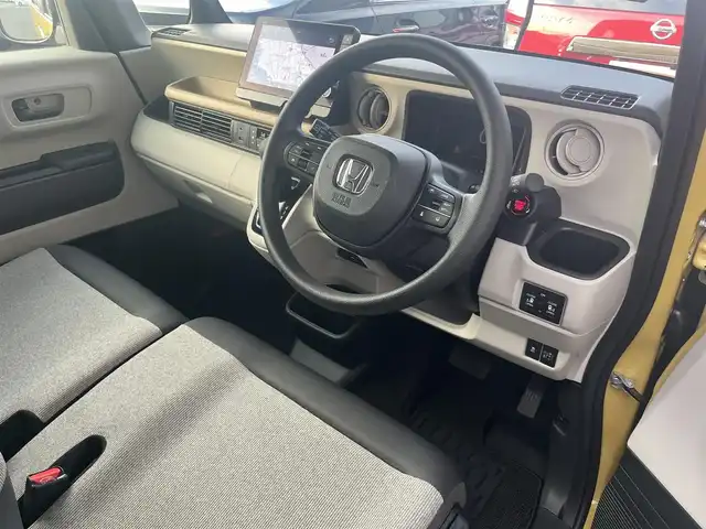 ホンダ Ｎ ＢＯＸ ファッションスタイル 滋賀県 2024(令6)年 0.3万km 黄 純正９インチナビ(CD/DVD/USB/フルセグ/Bluetooth)/両側電動/シートヒーター/ＥＴＣ/バックカメラ/ＬＥＤ/ドライブレコーダー/追従クルーズコントロール/ホンダセンシング/オートライト/コーナーセンサー/電子パーキング/プッシュスタート/スマートキー×2