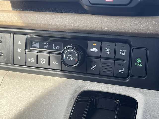 ホンダ Ｎ ＢＯＸ ファッションスタイル 奈良県 2024(令6)年 0.3万km 黄 オータムイエローパール【Y87P】/純正９インチナビ(CD/DVD/USB/フルセグ/Bluetooth)/両側電動/シートヒーター/ＥＴＣ/バックカメラ/ＬＥＤ/ドライブレコーダー/追従クルーズコントロール/ホンダセンシング/オートライト/コーナーセンサー/電子パーキング/プッシュスタート/スマートキー×2