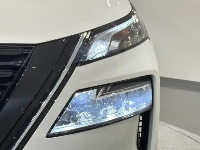 日産 エクストレイル X e－4ORCE 愛知県 2022(令4)年 3万km ブリリアントホワイトパール 12.3インチメーカーOPナビ/（Bluetooth/AM/FM/フルセグTV/appleCarplay）/ワンオーナー/プロパイロット/　-クルーズコントロール/　-車線逸脱警報/　-衝突軽減ブレーキ/　-横滑り防止装置/アランドビューモニター/インテリジェントルームミラー/ルーフレール/ビルトインETC2.0/パワーシートD+N/シートヒーター/LEDオートライト/オートマチックハイビーム/コーナーセンサー/ドライブレコーダー/AC100V