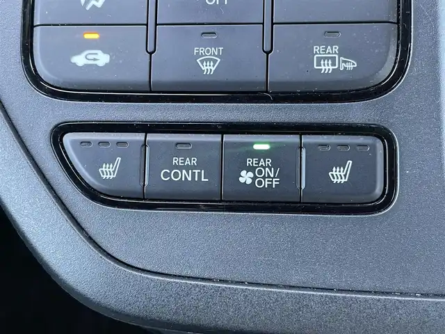 ホンダ ステップワゴン スパーダ 東京都 2022(令4)年 3.6万km プラチナホワイトパール Honda SENSING/・衝突軽減ブレーキ/・誤発進抑制機能/・アダプティブクルーズコントロール/・車線維持支援システム/・先行車発進お知らせ機能/・ブラインドスポットインフォメーション/プッシュスタート/アイドリングストップ/パドルシフト/純正ナビ/フルセグTV/バックカメラ/ETC/両側パワースライドドア/パワーテールゲート/ハーフレザーシート/シートヒーター/シートバックテーブル/後席ロールサンシェード/LEDヘッドライト/ドアバイザー/16インチ純正アルミホイール/スマートキー