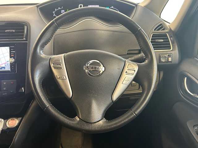 日産 セレナ HWS S HV Vセレ +SeftyⅡ 静岡県 2016(平28)年 9万km ダイヤモンドブラック (株)IDOMが運営する【じしゃロン浜松店】の自社ローン対象車両になります。こちらは現金ご利用時の価格です。自社ローンご希望の方は別途その旨お申付け下さい/純正SDナビ(MC315D-W)/アラウンドビューモニター/フルセグテレビ/Bluetooth/クルーズコントロール/プッシュスタート/両側パワースライドドア/ETC/フリップダウンモニター/衝突軽減ブレーキ/オートライト/ステアリングスイッチ/電動格納ミラー/ドライブレコーダー/フロアマット/純正アルミホイール