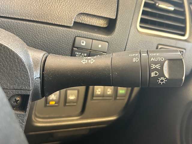 日産 セレナ HWS S HV Vセレ +SeftyⅡ 静岡県 2016(平28)年 9万km ダイヤモンドブラック (株)IDOMが運営する【じしゃロン浜松店】の自社ローン対象車両になります。こちらは現金ご利用時の価格です。自社ローンご希望の方は別途その旨お申付け下さい/純正SDナビ(MC315D-W)/アラウンドビューモニター/フルセグテレビ/Bluetooth/クルーズコントロール/プッシュスタート/両側パワースライドドア/ETC/フリップダウンモニター/衝突軽減ブレーキ/オートライト/ステアリングスイッチ/電動格納ミラー/ドライブレコーダー/フロアマット/純正アルミホイール