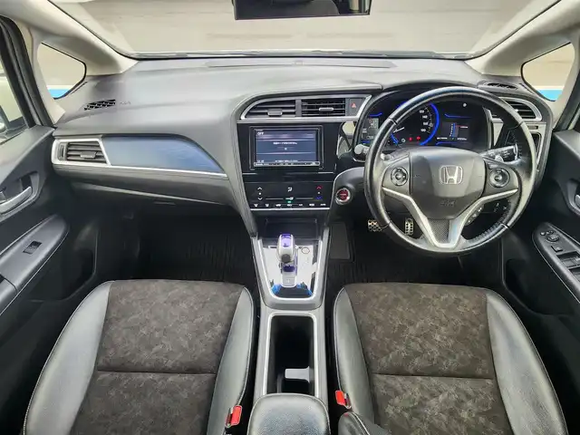 ホンダ シャトル ハイブリッド X スタイルエディション 愛知県 2016(平28)年 7.6万km ホワイトオーキッドパール あんしんパッケージ/　　・シティブレーキアクティブシステム/ストラーダ7インチナビ/バックカメラ/ドライブレコーダー/革巻きステアリング/クルーズコントロール/ハーフレザーシート/ビルトインETC/純正LEDヘッドライト/フォグランプ/取扱説明書