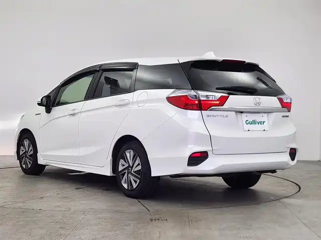 ホンダ シャトル ハイブリッド X スタイルエディション 愛知県 2016(平28)年 7.6万km ホワイトオーキッドパール あんしんパッケージ/　　・シティブレーキアクティブシステム/ストラーダ7インチナビ/バックカメラ/ドライブレコーダー/革巻きステアリング/クルーズコントロール/ハーフレザーシート/ビルトインETC/純正LEDヘッドライト/フォグランプ/取扱説明書