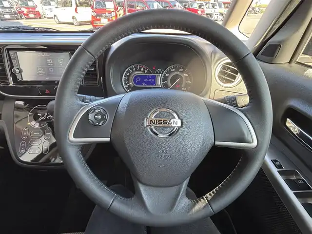 日産 デイズ ルークス ハイウェイスターX 宮城県 2016(平28)年 5.1万km スパークリングレッドM 登録時走行距離51046km/エマージェンシーブレーキ/アラウンドビューモニター/片側パワースライドドア/HID/純正SDナビ/フルセグテレビ/プッシュスタート/スマートキー/ステアリングリモコン/革巻きステアリング/アイドリングストップ/横滑り防止装置/純正フロアマット/ドアバイザー/フォグランプ