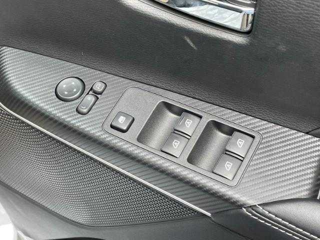 三菱 デリカＤ：５ シャモニー 岩手県 2025(令7)年 0.1万km ホワイトダイヤモンド 全方位カメラ/前席シートヒーター/Ｄ席パワーシート/衝突被害軽減ブレーキ/レーンキープ/アイドリングストップ/ステアリングヒーター/レーダークルコン/オートブレーキホールド/両側パワスラ/パワーＢドア