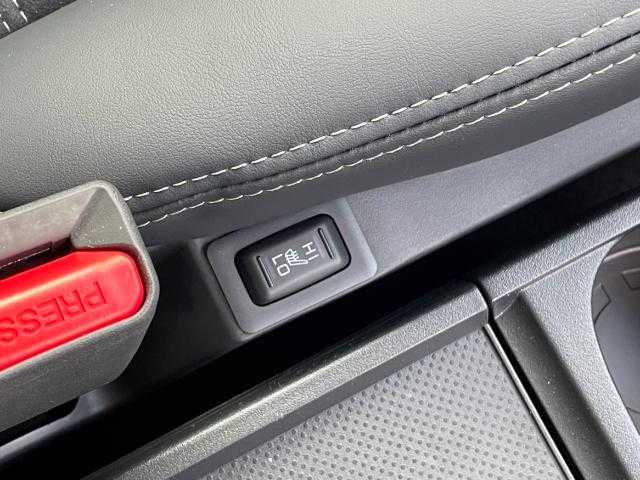 三菱 デリカＤ：５ シャモニー 岩手県 2025(令7)年 0.1万km ホワイトダイヤモンド 全方位カメラ/前席シートヒーター/Ｄ席パワーシート/衝突被害軽減ブレーキ/レーンキープ/アイドリングストップ/ステアリングヒーター/レーダークルコン/オートブレーキホールド/両側パワスラ/パワーＢドア