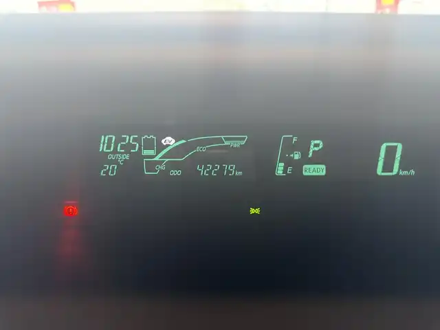 トヨタ アクア G 愛知県 2013(平25)年 4.3万km ライムホワイトパールクリスタルシャイン 女性ワンオーナー車/禁煙車/純正ナビ/フルセグTV/バックカメラ/ドアミラーウインカー/革ステアリング/プッシュスタート