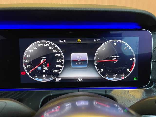 メルセデス・ベンツ Ｍ・ベンツ Ｅ２２０ｄ アバンギャルド AMGライン 愛知県 2019(平31)年 4.2万km ダイヤモンドホワイト レザーエクスクルーシブ/パノラマサンルーフ/ブルメスターサウンド/黒革シート/シートヒーター/ヘッドアップディスプレイ/ACC レーンキープ/ブラインドスポット/純正ナビ/フルセグTV/360度カメラ/LEDヘッドライト