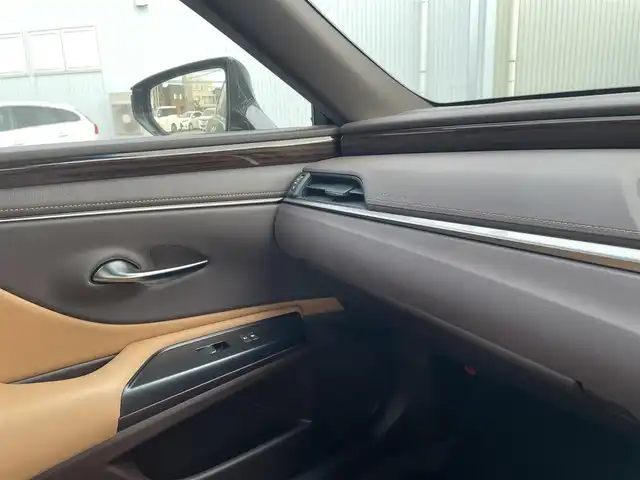 レクサス ＥＳ 300h 石川県 2020(令2)年 6.7万km グラファイトブラックガラスフレーク ワンオーナー/純正メーカーナビ/フルセグTV/バックカメラ/LEDヘッドライト/ETC/ブラウンレザーシート/サンルーフ/レクサスセーフティ/シートヒーター&クーラー/レーダークルーズ/純正アルミホイール/スマートキー/プッシュスタート/レーンキープアシスト/保証書