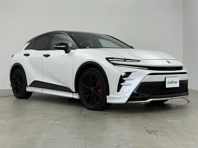 トヨタ クラウン スポーツ RS 愛知県 2024(令6)年 1.5万km パールⅡ 4WD/トヨタチームメイト/　　・アドバンストパーク/　　・パーキングサポートブレーキ/トヨタセーフティセンス/　　・プリクラッシュセーフティ/　　・レーントレーシングアシスト/　　・レーンディバーチャーアラート/　　・レーダークルーズコントロール/　　・アダプティブハイビーム/　　・プロアクティブドライビングアシスト/ブラインドスポットモニター/モデリスタエアロ/　　・フロントスポイラー/　　・サイドスカート/　　・リヤスパッツ/パノラマルーフ/デジタルインナーミラー/ヘッドアップディスプレイ/純正12.3インチナビ/　　BT/フルセグ/パノラミックビューモニター/ドライブレコーダー/ビルトインETC2.0/置くだけ充電/AC100V/革巻きステアリング/ステアリングリモコン/パドルシフト/本革シート/パワーシート/シートポジションメモリ機能/シートヒーター/ベンチレーション/純正LEDヘッドライト/フォグランプ/純正21インチアルミホイール