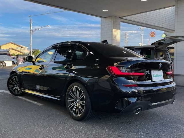 ＢＭＷ ３１８ｉ Mスポーツ 埼玉県 2020(令2)年 2万km サファイアブラックP ワンオーナー/ハーフレザーシート/メーカーナビ/　DTV/SD/SDREC/BT/USB/Apple CarPlay/インテリジェントセイフティ/　● レーンチェンジウォーニング/　● レーンディパーチャーウォーニング/　● ブレーキ機能付き交差点警告/　● Cityブレーキ付き交差点、歩行者警告/　● 衝突回避アシスト/　● 側方衝突警告/　● 優先通行警告/　● 逆走警告/パノラマビューモニター/クリアランスソナー/アダクティブクルーズコントロール/前席パワーシート/純正前後ドライブレコーダー/ETC/スマートキー/スペアキー×1/純正フロアマット/革ステアリング/プッシュスタート