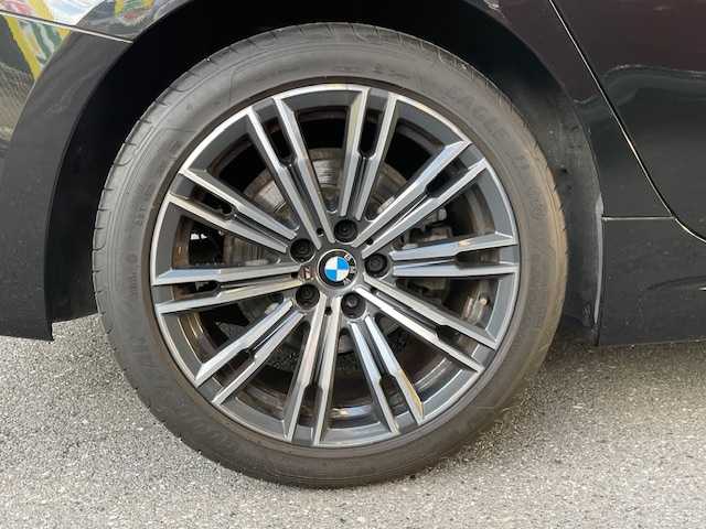 ＢＭＷ ３１８ｉ Mスポーツ 埼玉県 2020(令2)年 2万km サファイアブラックP ワンオーナー/ハーフレザーシート/メーカーナビ/　DTV/SD/SDREC/BT/USB/Apple CarPlay/インテリジェントセイフティ/　● レーンチェンジウォーニング/　● レーンディパーチャーウォーニング/　● ブレーキ機能付き交差点警告/　● Cityブレーキ付き交差点、歩行者警告/　● 衝突回避アシスト/　● 側方衝突警告/　● 優先通行警告/　● 逆走警告/パノラマビューモニター/クリアランスソナー/アダクティブクルーズコントロール/前席パワーシート/純正前後ドライブレコーダー/ETC/スマートキー/スペアキー×1/純正フロアマット/革ステアリング/プッシュスタート