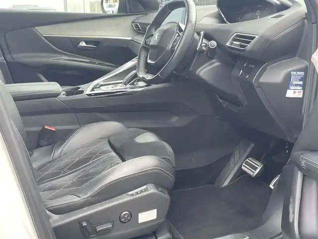 プジョー ３００８ GT ブルー HDi 静岡県 2019(令1)年 4.3万km パールⅡ ファーストクラスパッケージ/ハーフレザーシート　シートヒーター/運転席メモリーパワーシート　マッサージ機能/パノラマサンルーフ/パノラマビューカメラ/ディスプレイオーディオＣａｒｐｌａｙＡｎｄｒｏｉｄａｕｔｏ対応Bluetooth/アンビエンスライト/インテリジェントHiビーム/アクティブセーフティブレーキACC/レーンキープアシスト/ブラインドスポットモニター/前後ドライブレコーダー/ETC