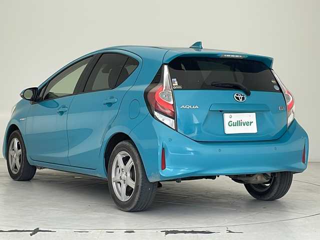 トヨタ アクア S 沖縄県 2019(平31)年 3.1万km クリアエメラルドパールクリスタルシャイン 純正ナビ(ＮＳＣＮ－Ｗ６８)/(フルセグＴＶ　Ｂｌｕｅｔｏｏｔｈ　ＣＤ　ＤＶＤ　ＡＭ　ＦＭ)　/バックカメラ　/前方ドライブレコーダー　/ＥＴＣ　/キーレスエントリー　/トヨタセーフティセンス/純正フロアマット　/社外アルミホイール　/電動格納ミラー　/横滑り防止装置/前後コーナーセンサー